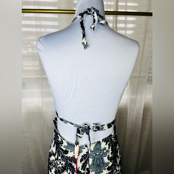 NWT Blackbird Cutout Maxi Dress in Black & White
Raga by Revolve Sz S - Picture 7 of 12